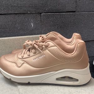 Skechers Pink Size 8.5